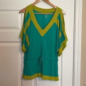 New York & Company Shirt with Cutout On Sleeves and Drawstring Size: Large